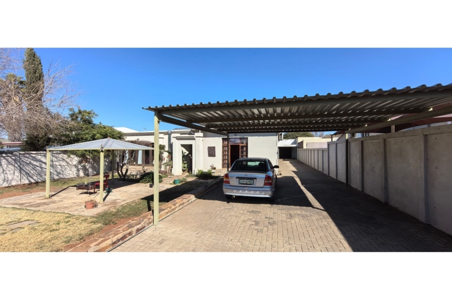 4 Bedroom Property for Sale in Beaconsfield Northern Cape